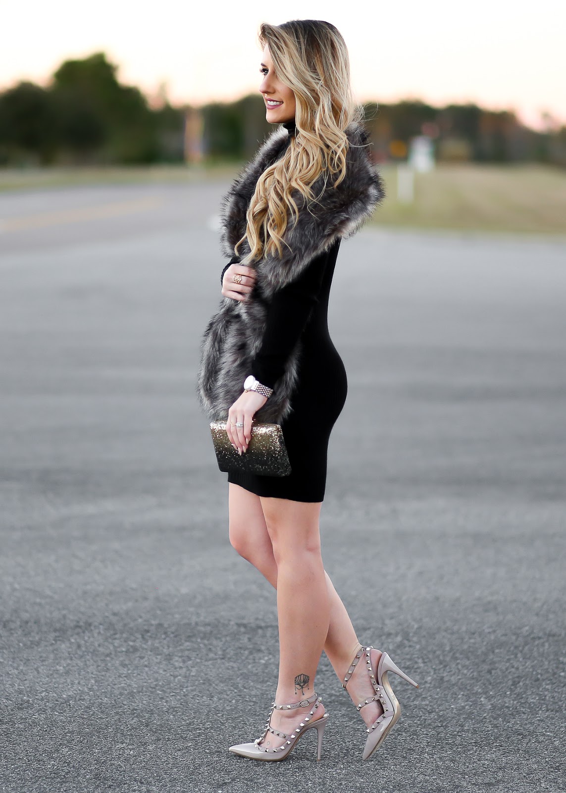 Black dress with fur cheap shawl