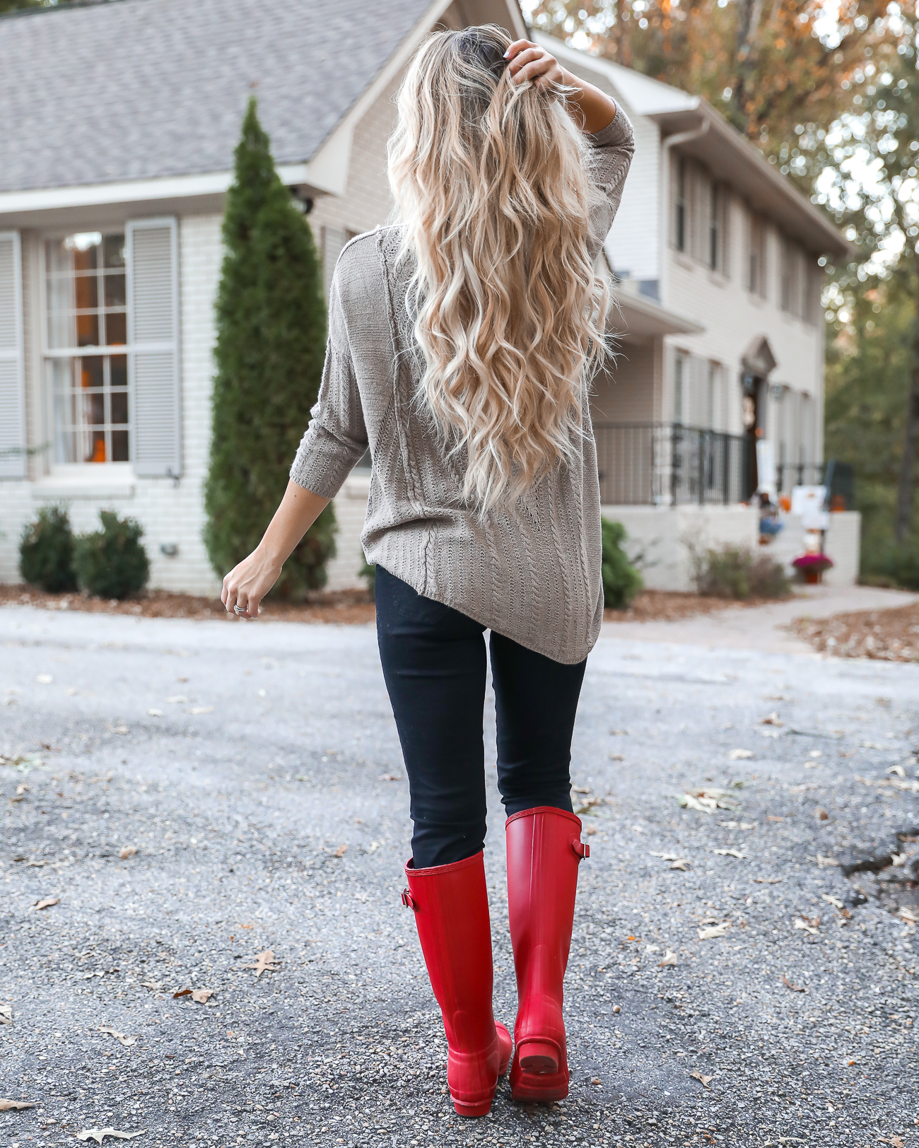 Thangsgiving Day Outfit Idea Red Hunter Boots Burberry Scarf Dog sweater Casual Holiday Outfit Idea-27