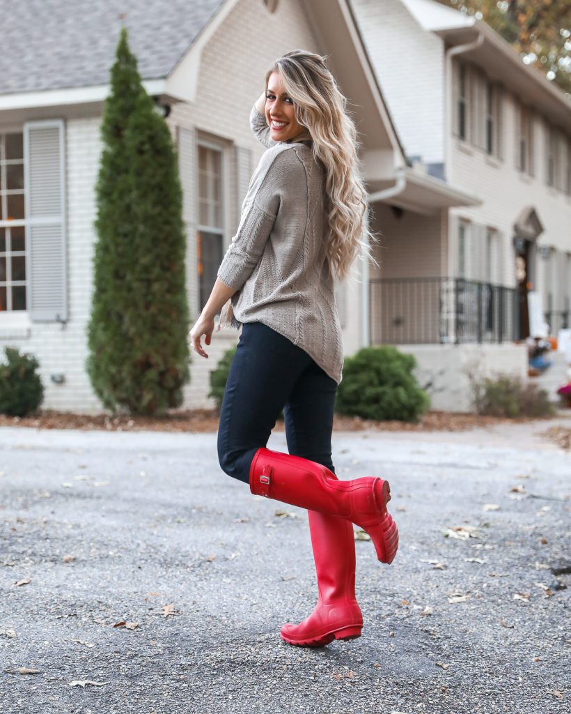 COMFY THANKSGIVING DAY OUTFIT IDEA - Laura Beverlin