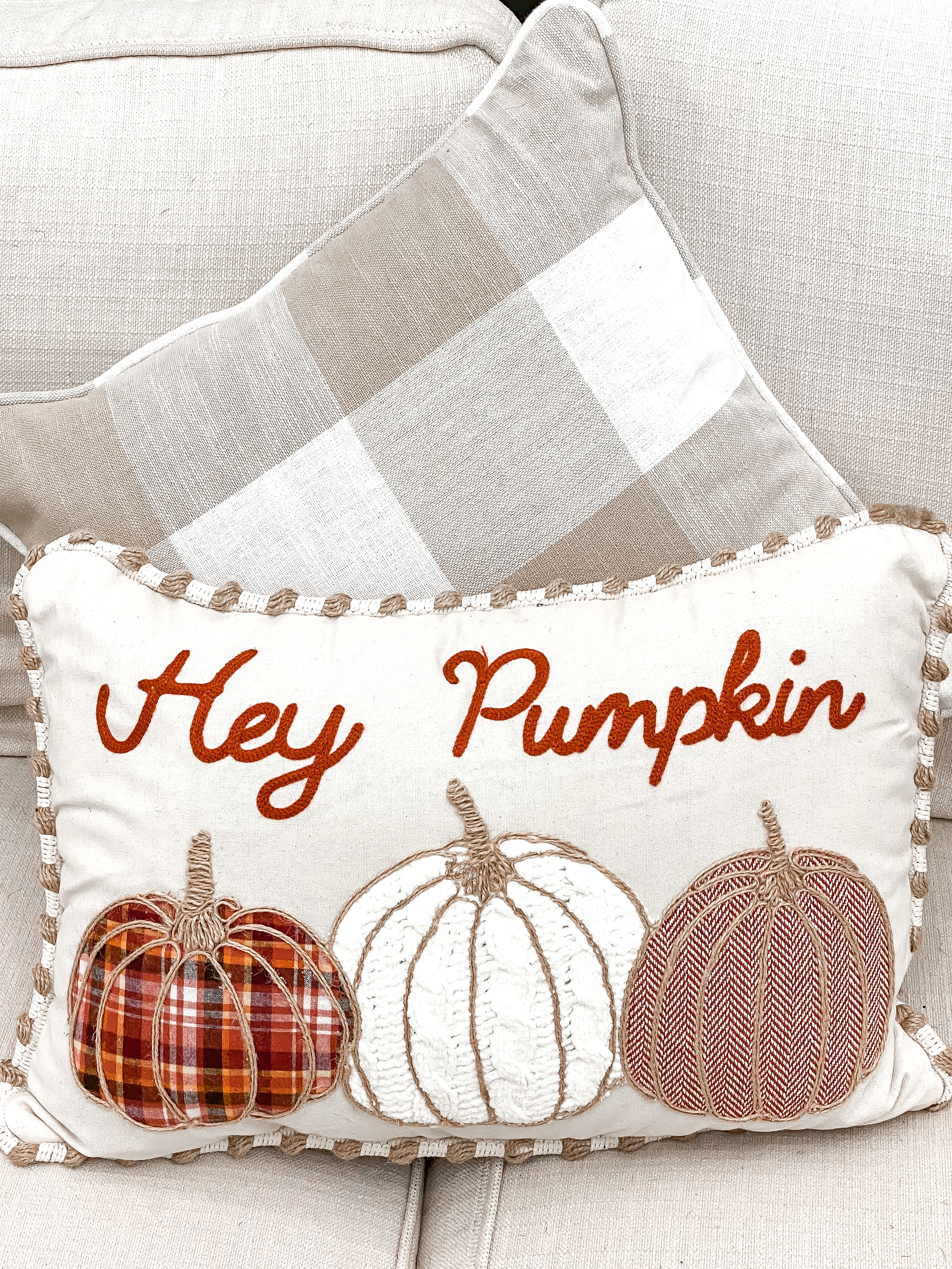 WALMART + FALL HOME DECOR LAURA BEVERLIN FARMHOUSE LIVINGROOM2